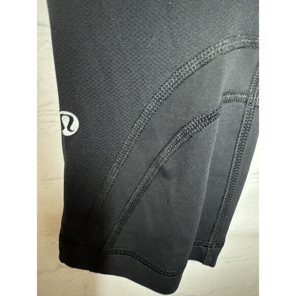 Lululemon Cropped under knee black Leggings with pink boarder sz 6 - Picture 4 of 6